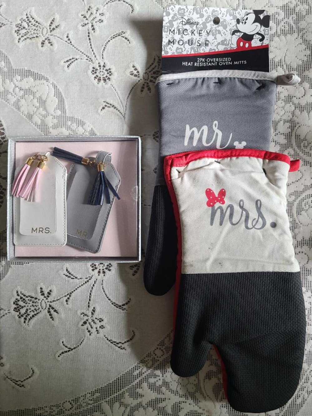 New Mr & Mrs Mickey & Minnie Oven Mitts & Gartner Studios Mr & Mrs Luggage Tags